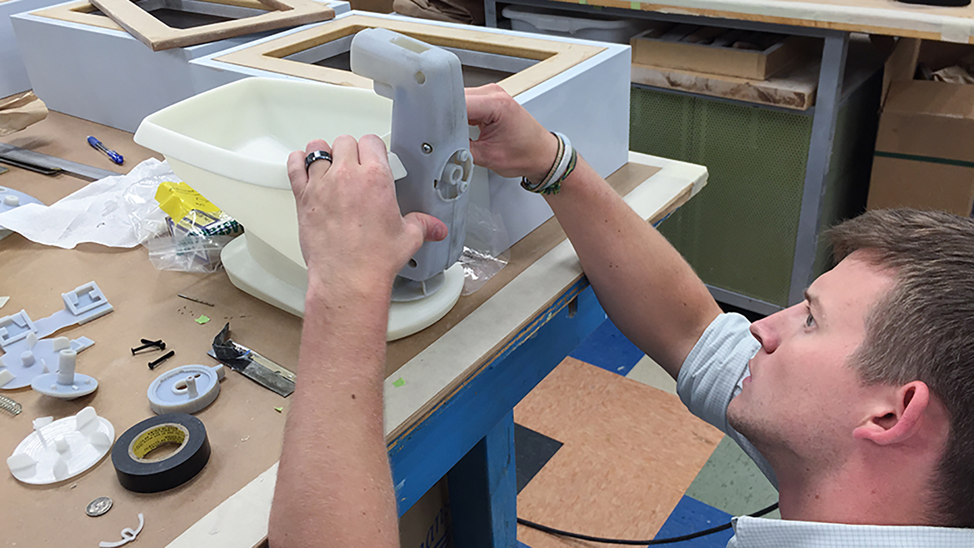 priority_designs_battery_handheld_spreader_design_engineering_prototyping_016