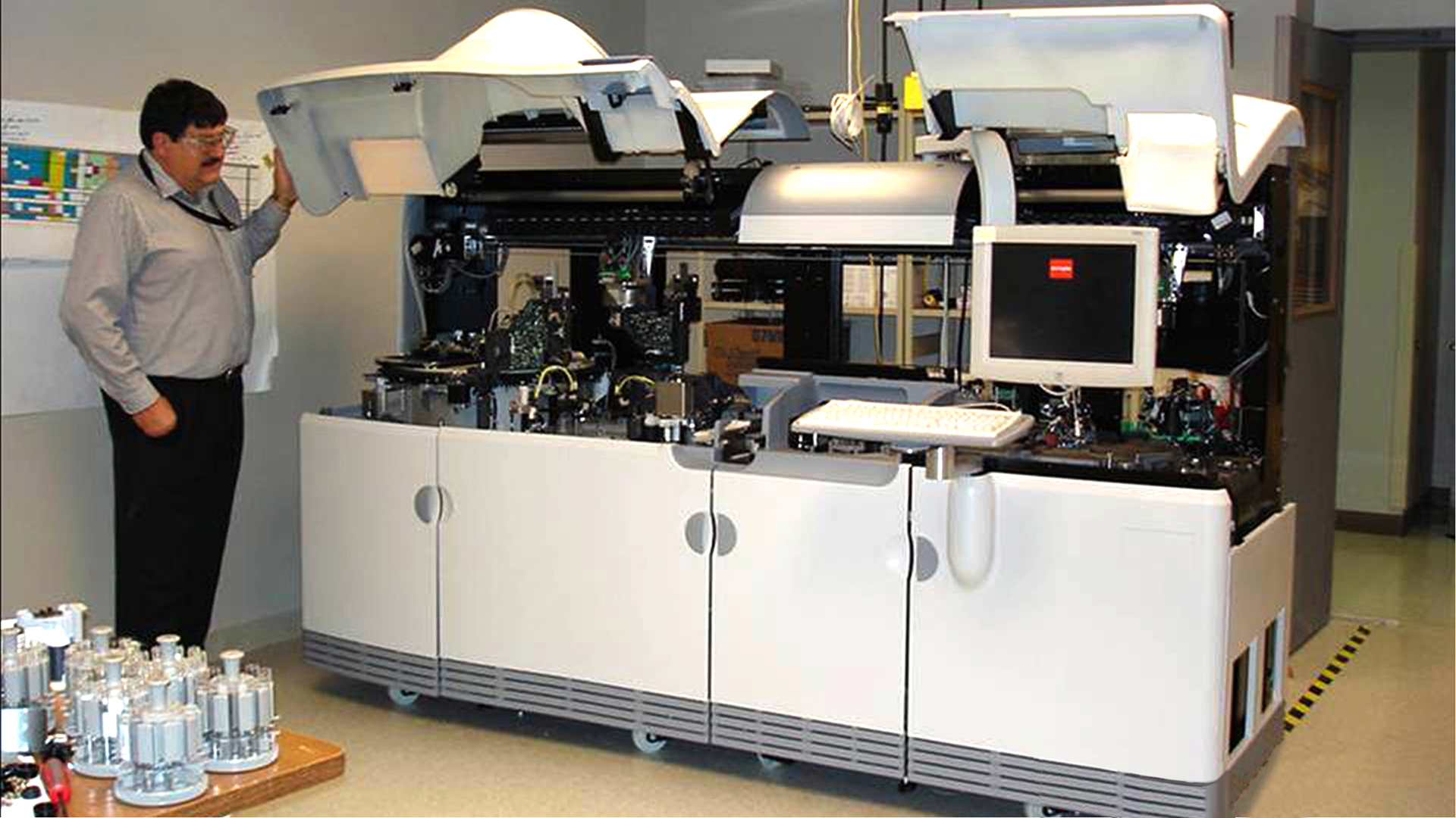 priority_designs_blood_analyzer_medical_product_design_engineering_and_prototyping_010